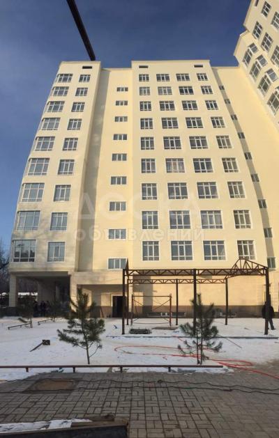 Продаю квартиру 2-ком., 70кв. м., этаж - 2/10, Акылбекова 66 / Разина.