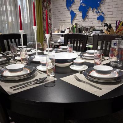 У нас большое поступление красивых наборов Luminarc!!!
На видео и фото, которые мы сделали специально для Вас набор Alto Saphir от французского бренда Luminarc!
В наборе 46пр на 6 персон:

Тарелка обеденная (25 см) — 6 шт.
Тарелка глубокая (22 см) — 6 шт.