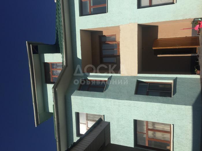 Продаю 8-ком., 350кв. м., этаж-3, 6-сот., стена кирпич, пг,