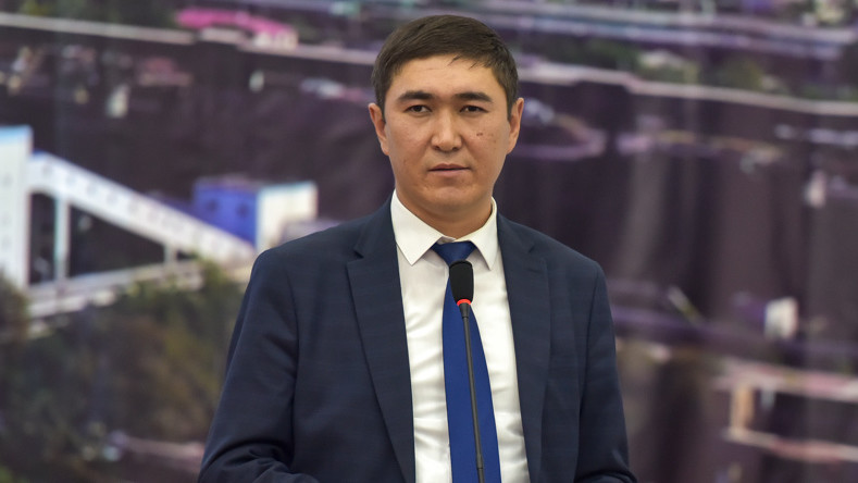 Азат Узаков