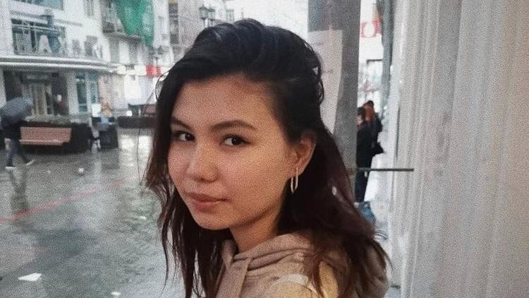 Охотник за азиатками нагнул очередную из них Охотник за азиатками нагнул очередную из них