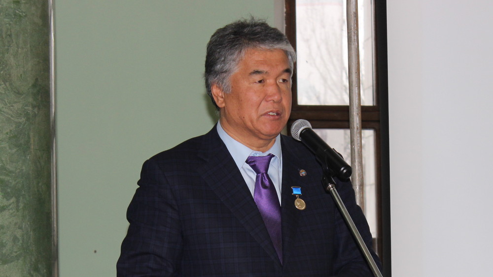 Султан Раев