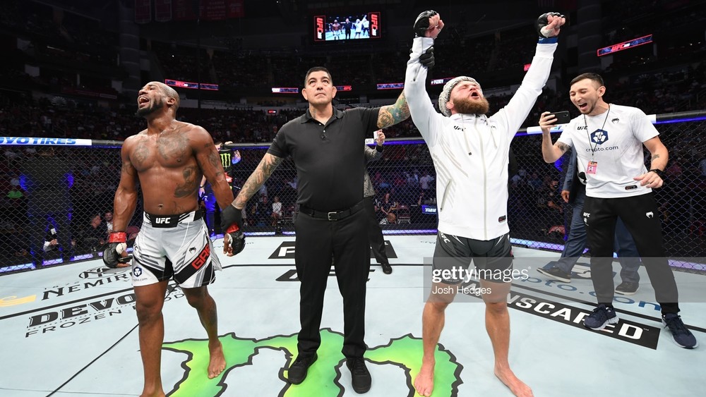 UFC 265: Рафаэль Физиев