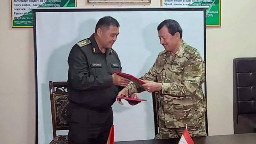 Председатель ГКНБ КР Камчыбек Ташиев и председатель ГКНБ РТ Саймумин Ятимов