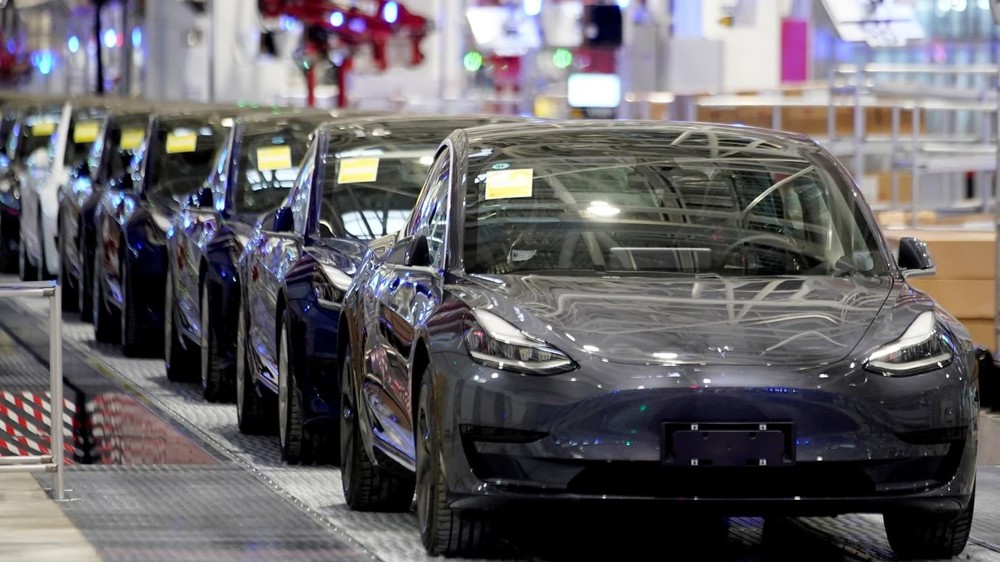 //Tesla Model 3