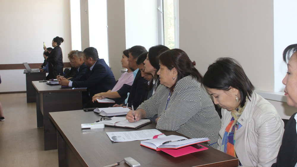 Жители села Кой-Таш на встрече с омбудсменом