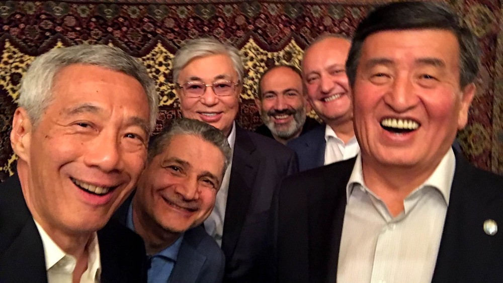 Селфи лидеров стран ЕАЭС и Сингапура