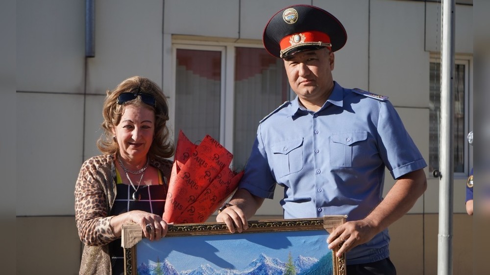 Марина Булах и замглавы ГУВД Бишкека Кылыч Жолдошев