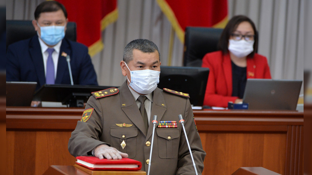 Глава Госкомитета по делам обороны Эрлис Тердикбаев