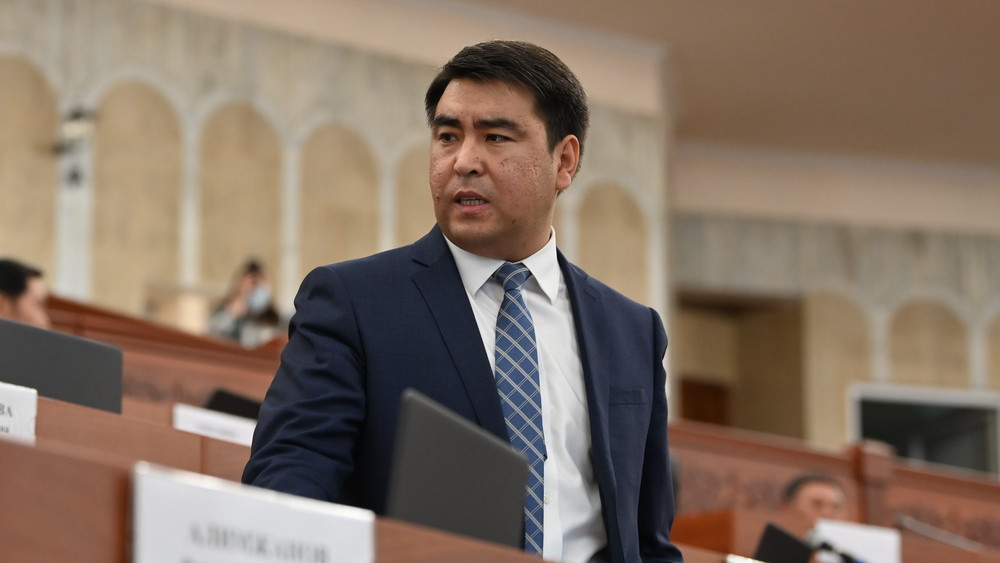 Жанар Акаев