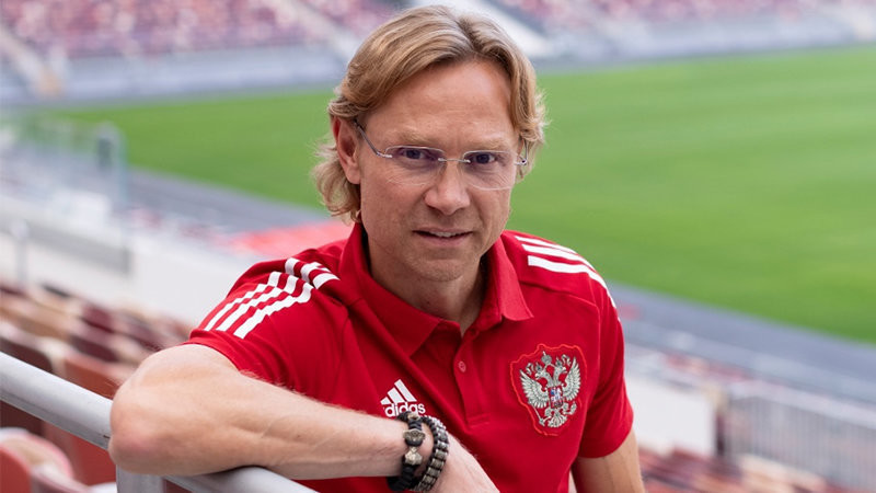 Валерий Карпин