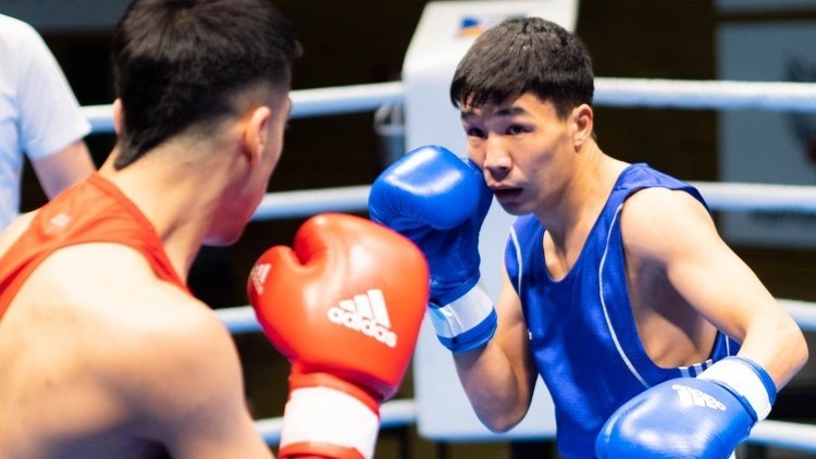 Азат Үсөналиев