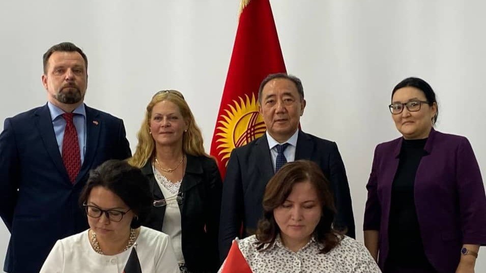 В центре - Кудайберген Базарбаев и Габриэла Геллил