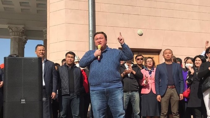 Депутаты во время митинга 5 октября