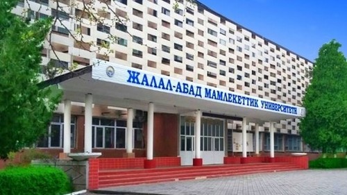 Үш ер адам аққұбаны сиқырлайды (видео) Қазақстандағы порно кештер