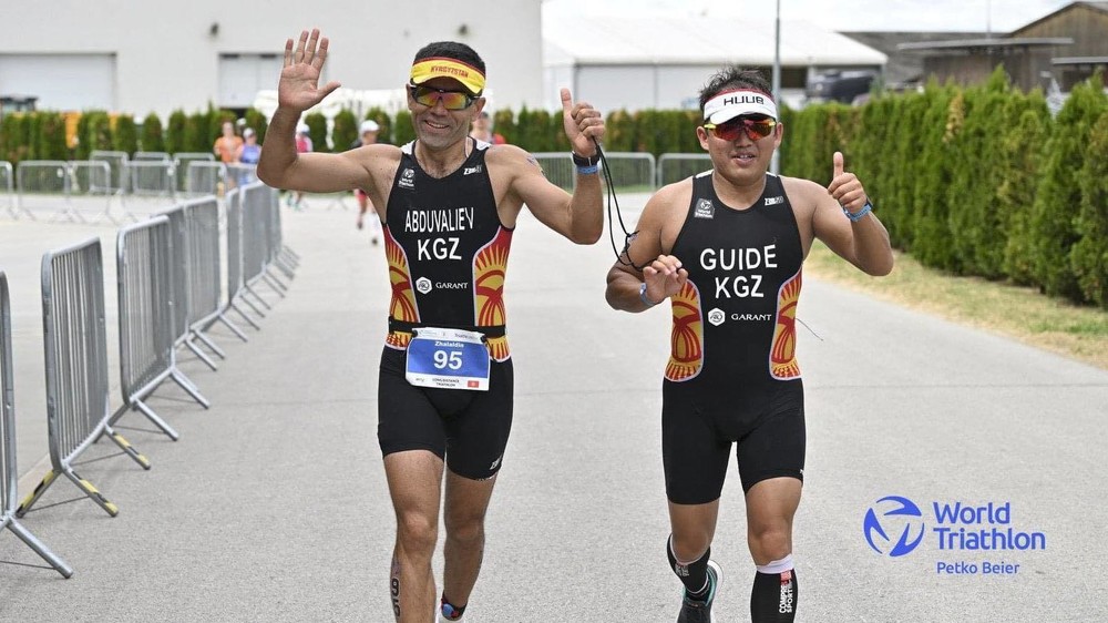 Жалалидин Абдувалиев (сол жакта) жана Мырзабек Орумбаев