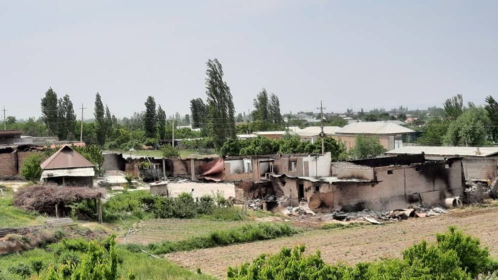 Село Максат на границе с Таджикистаном