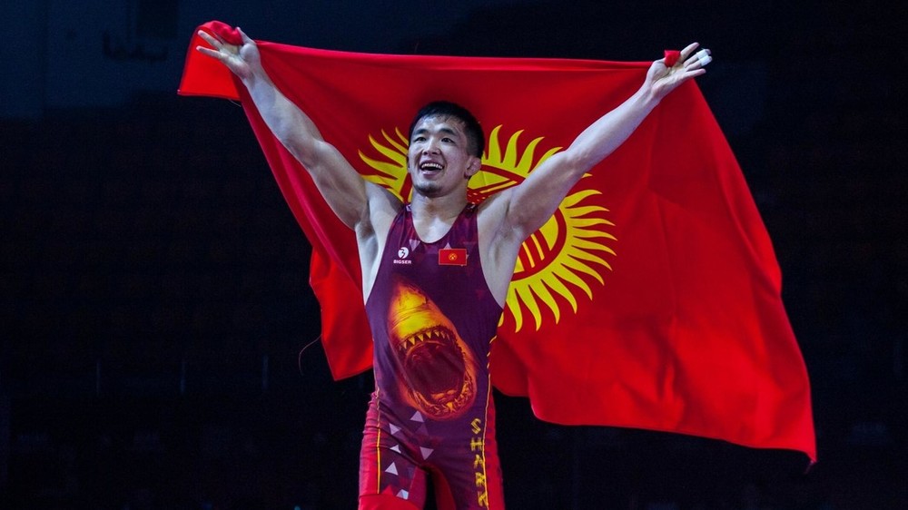 Порно видео қалыңдық бәріне берді