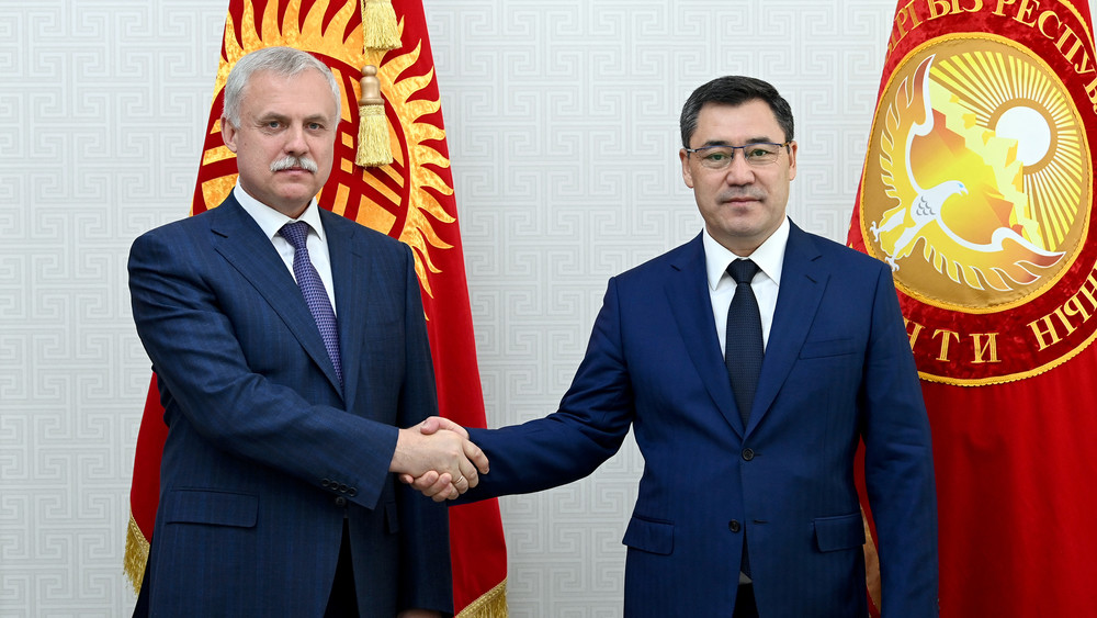 Генсек ОДКБ Станислав Зась и президент Садыр Жапаров