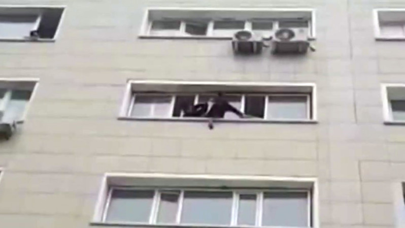 кадр из видео