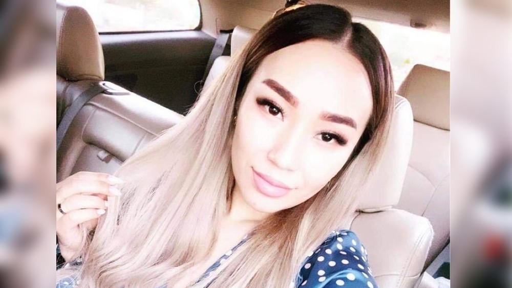 Девушка работала в Южной Корее и планировала отучиться на мастера по татуажу бровей