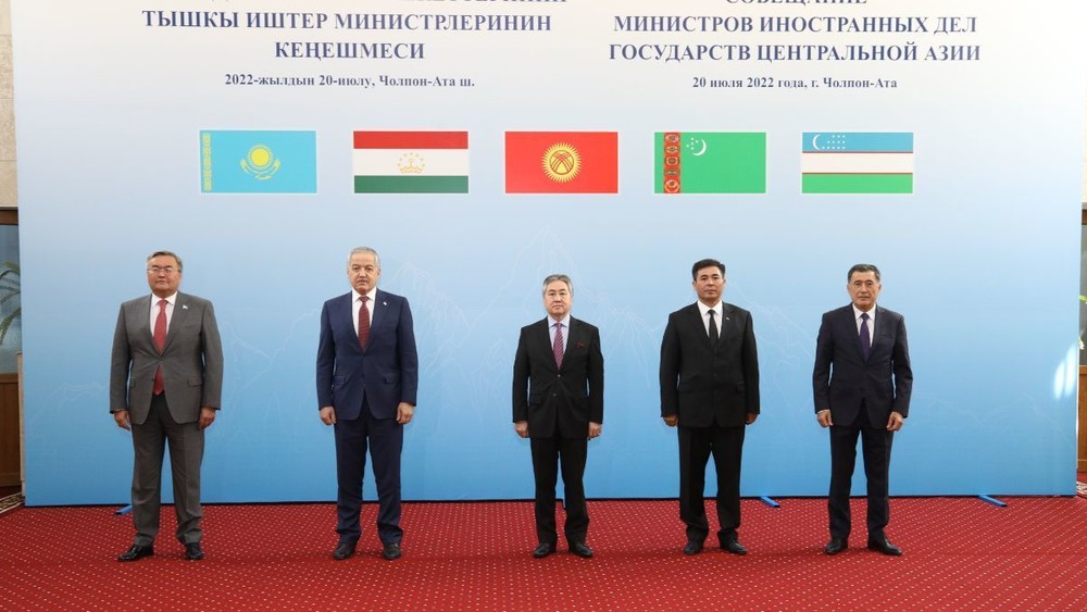 Слева-направо: Мухтар Тлеуберди, Сироджиддин Мухриддин, Жээнбек Кулубаев, Владимир Норов, Шадурды Мередов