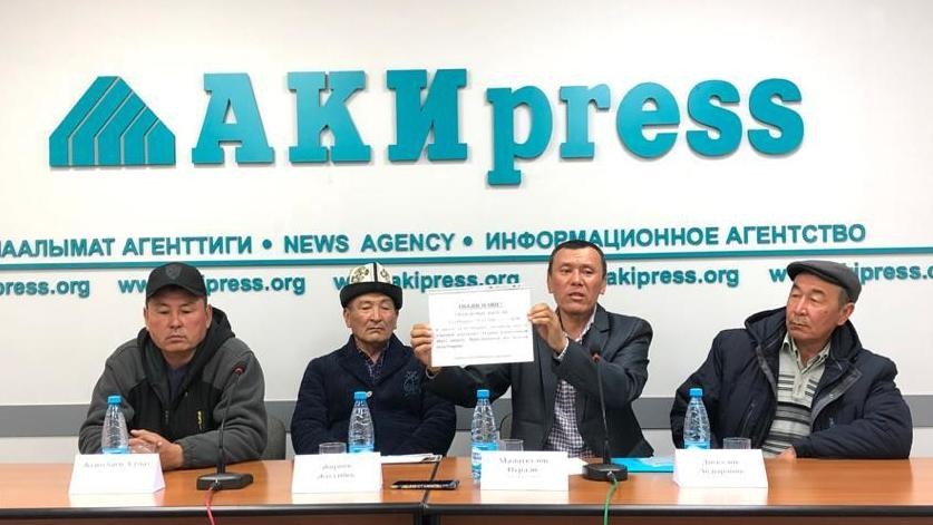 Староста и жители села Озерное