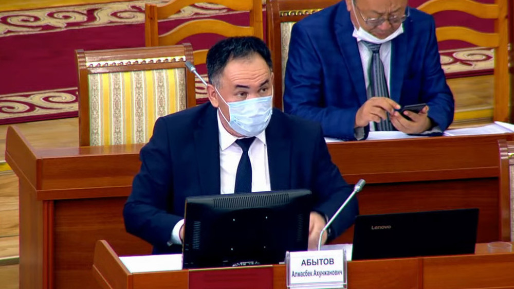 Представитель правительства в парламенте Алмасбек Абытов