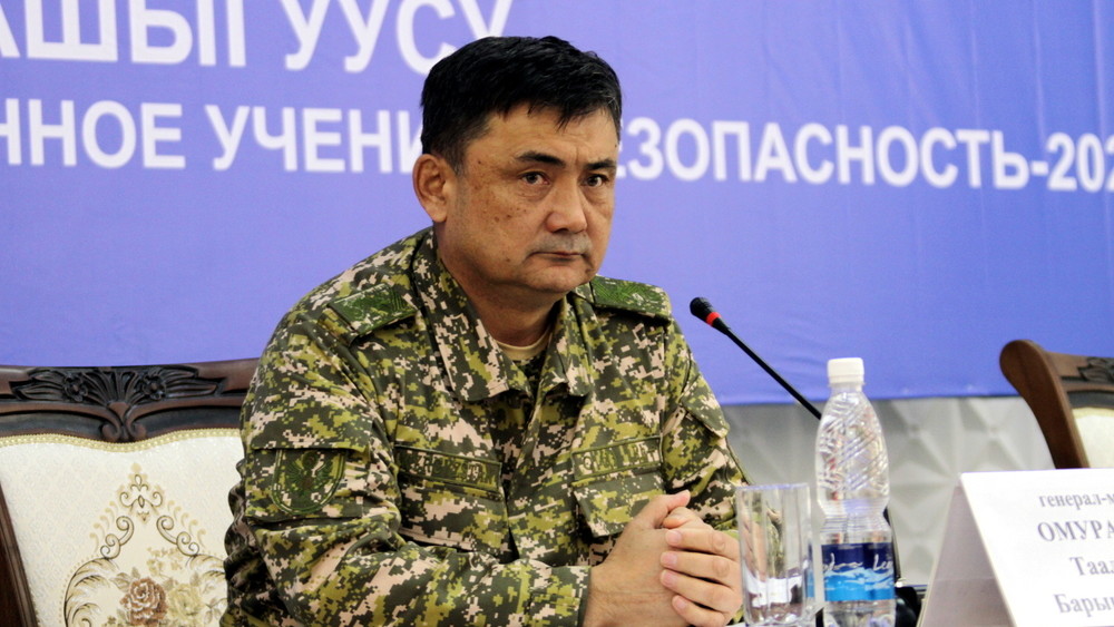 Министр обороны Таалайбек Омуралиев