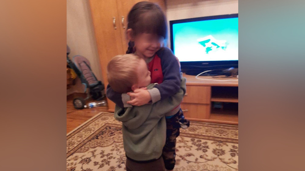 Егор с сестрой