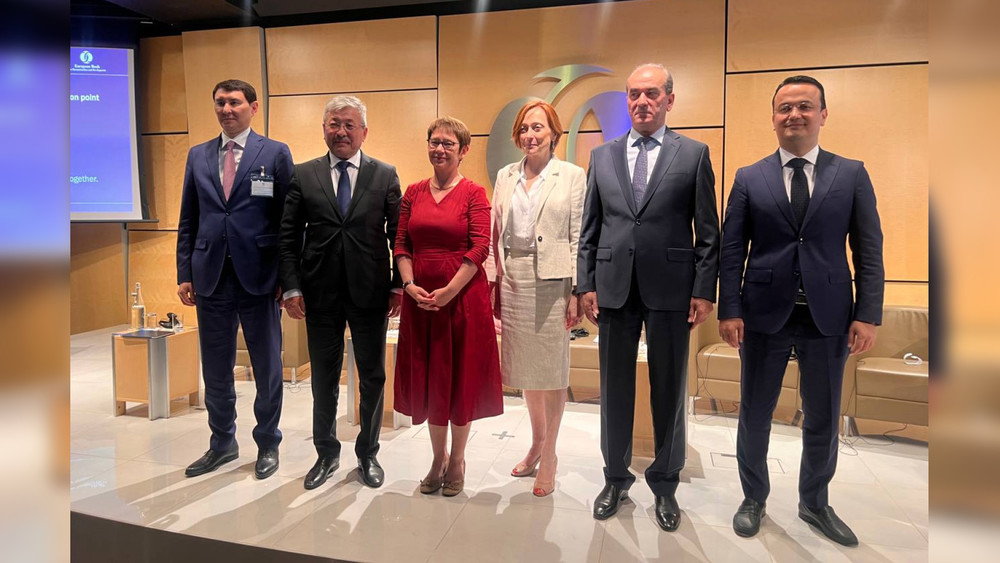 (слева-направо) Е.Жамаубаев, А.Касымалиев, О.Рено-Бассо, Ж.Харгитаи, У.Усмонзода