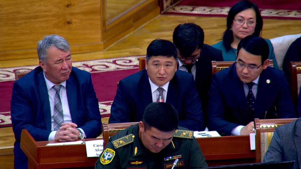 Чынгыз Макешов на заседании фракции «Ата-Журт Кыргызстан» и депутатской группы «Мекенчил»