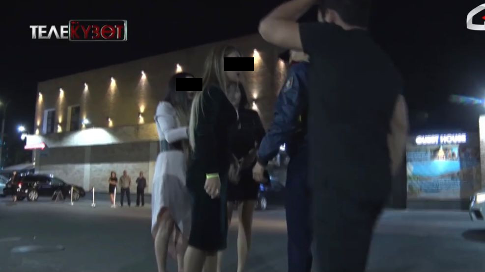 Қыздықты бұзу (орыс порно) Жас ұры порно