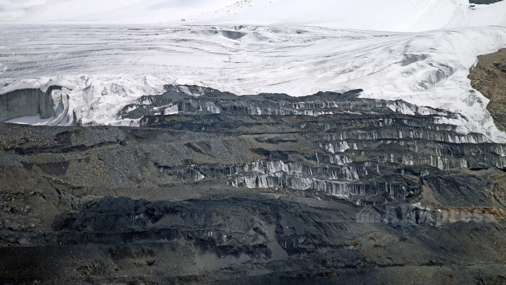 Ледник Давыдова и карьер Центральный, месторождение Кумтор