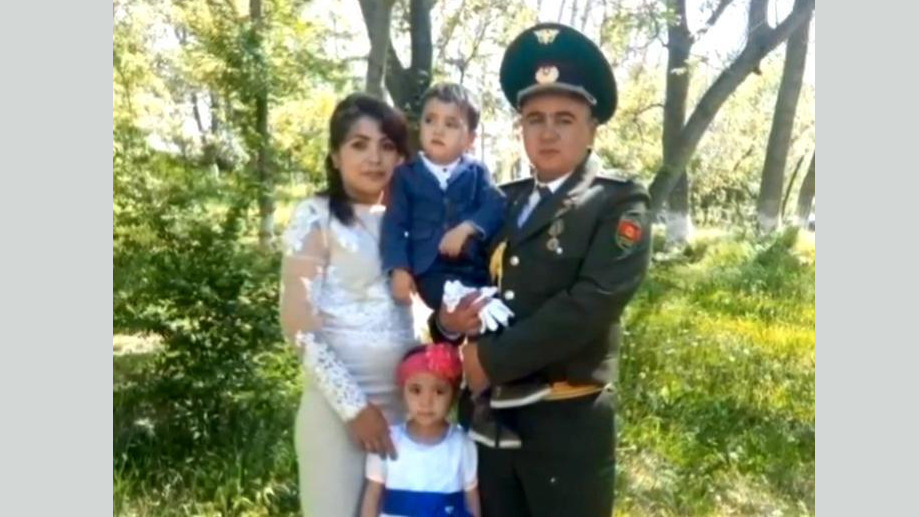 Военнослужащий Бегзод Юлдашев с семьей