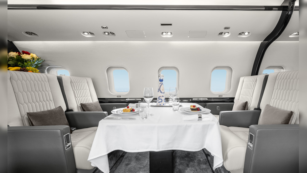 Салон Bombardier