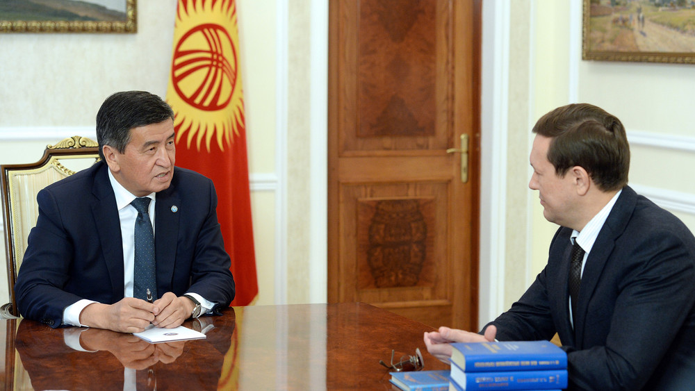 Президент Сооронбай Жээнбеков и Эрмек Усубалиев