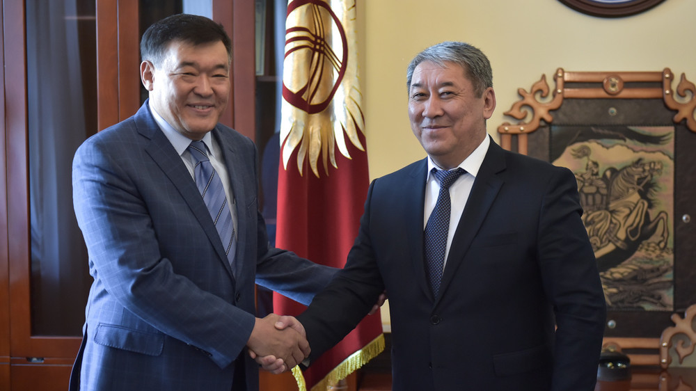 Посол Казахстана Рапиль Жошыбаев и и.о. мэра Бишкека Бактыбек Кудайбергенов