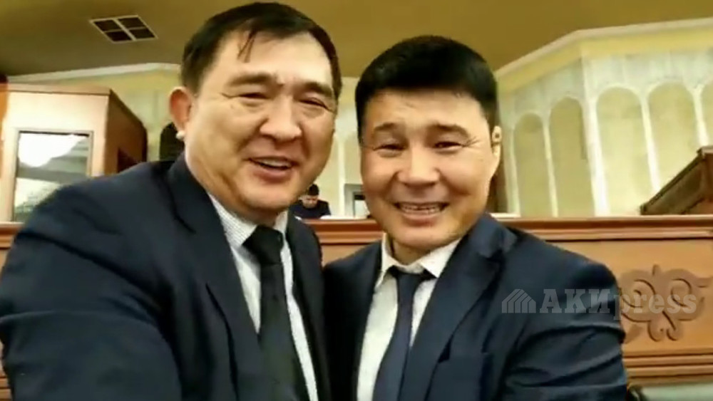 Депутаты Экмат Байбакпаев и Тазабек Икрамов