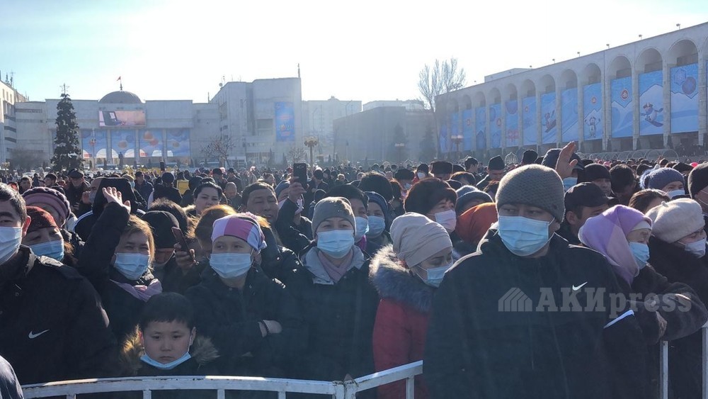 Ситуация на площади Ала-Тоо, 15:00