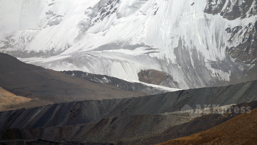 Ледник Лысый, месторождение Кумтор