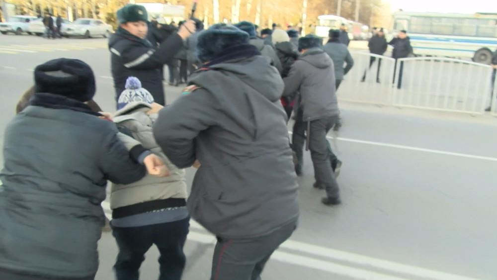 Разгон митингующих и задержание