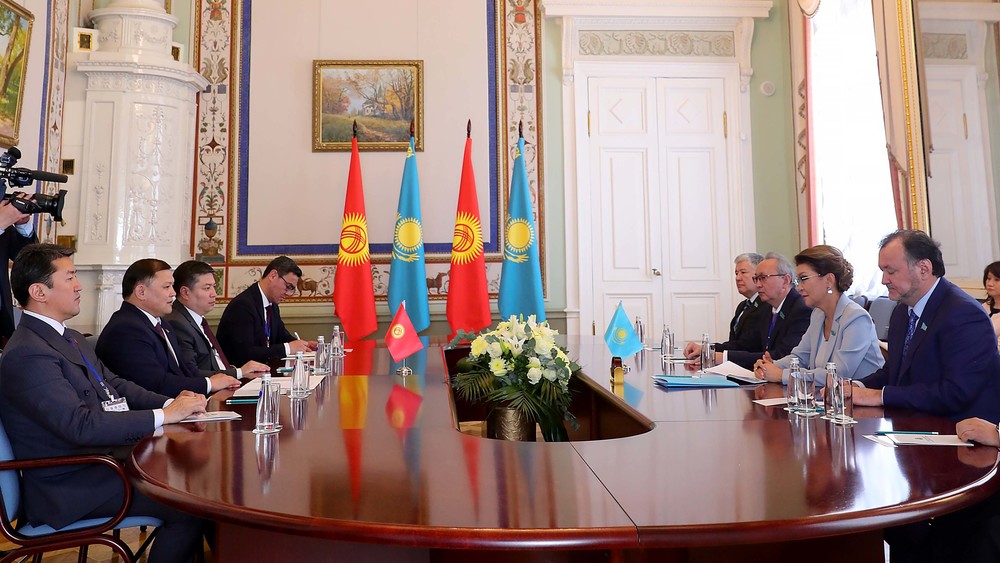 Жолугушуу учурундагы сүрөт