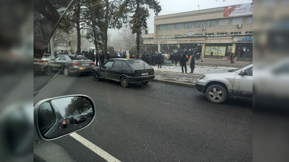 Очередь у «Аксай Нана».