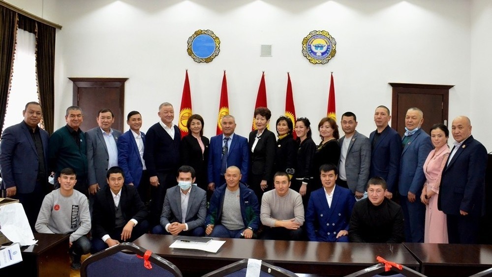 В Оше наградили граждан, сдавших нормативы