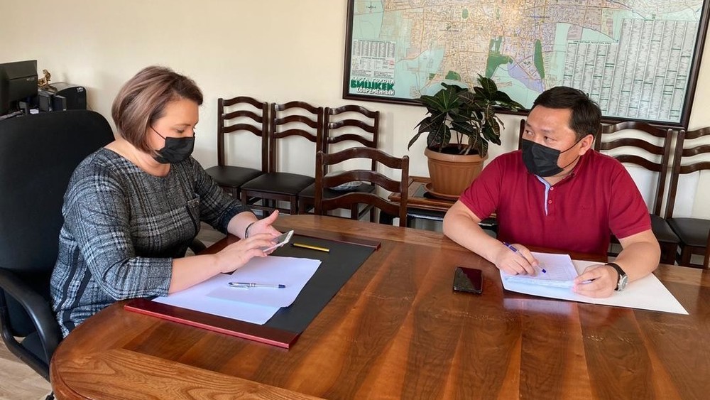 Вице-мэр Татьяна Кузнецова, глава отдела соцразвития мэрии Ренат Айтымбетов