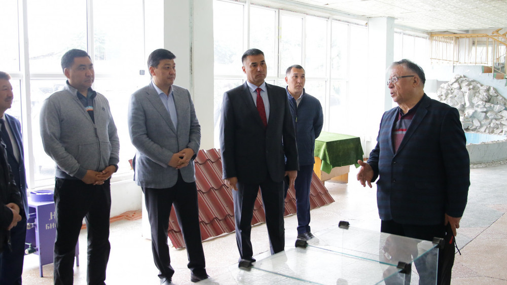 Бакыт Торобаев на предприятий