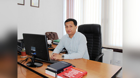 Акын Мамбеталиев