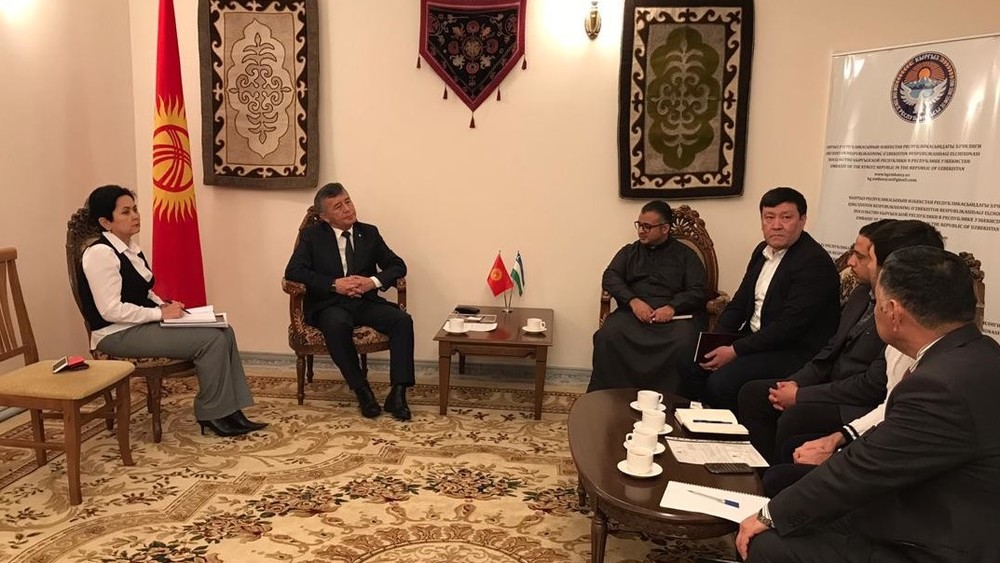 Посол И.Жунусов с представителями компании AJLAN BROS FAMILY