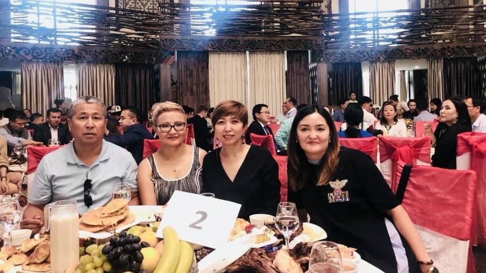 Омурбек Текебаев провел тулоо в бишкекском ресторане